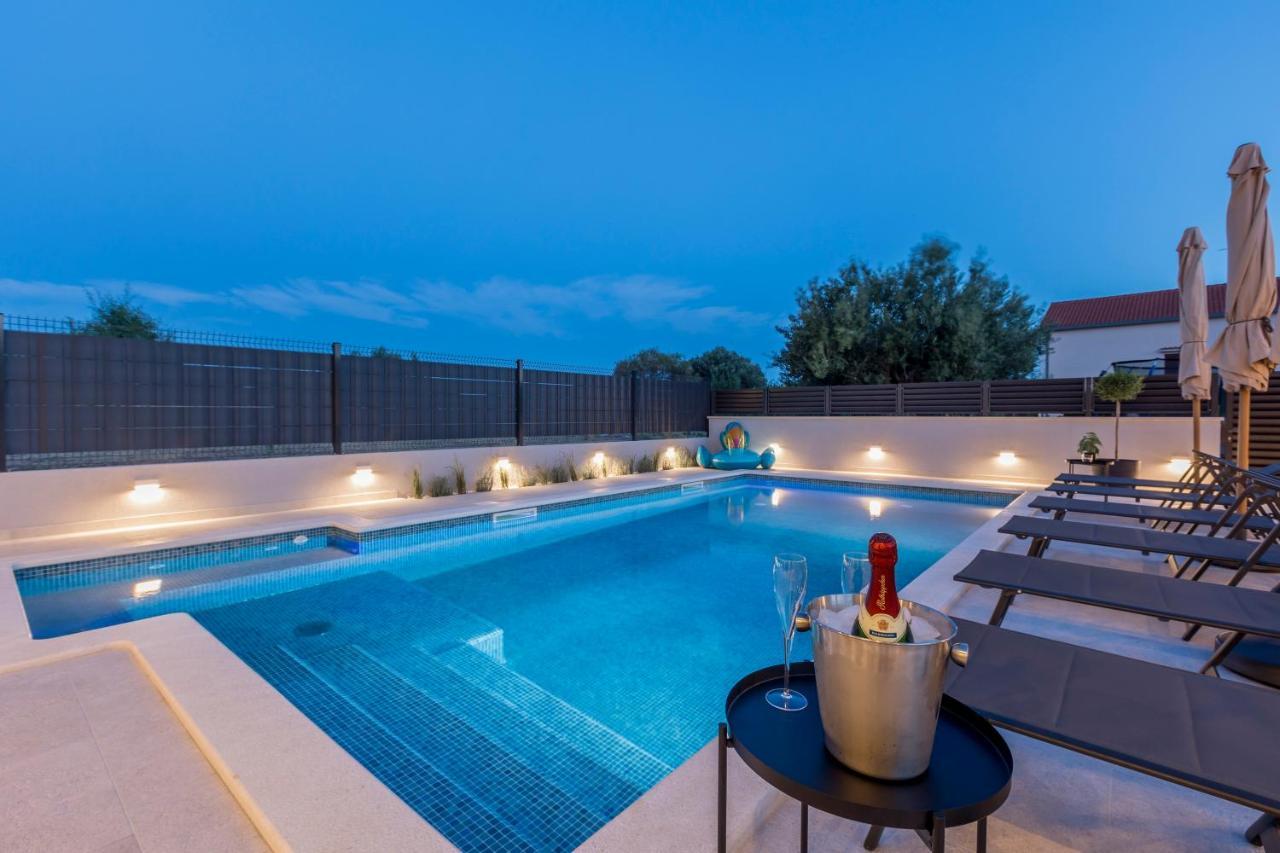 Luxury Villa Diana With Heated Pool And Jacuzzi Dograde Εξωτερικό φωτογραφία