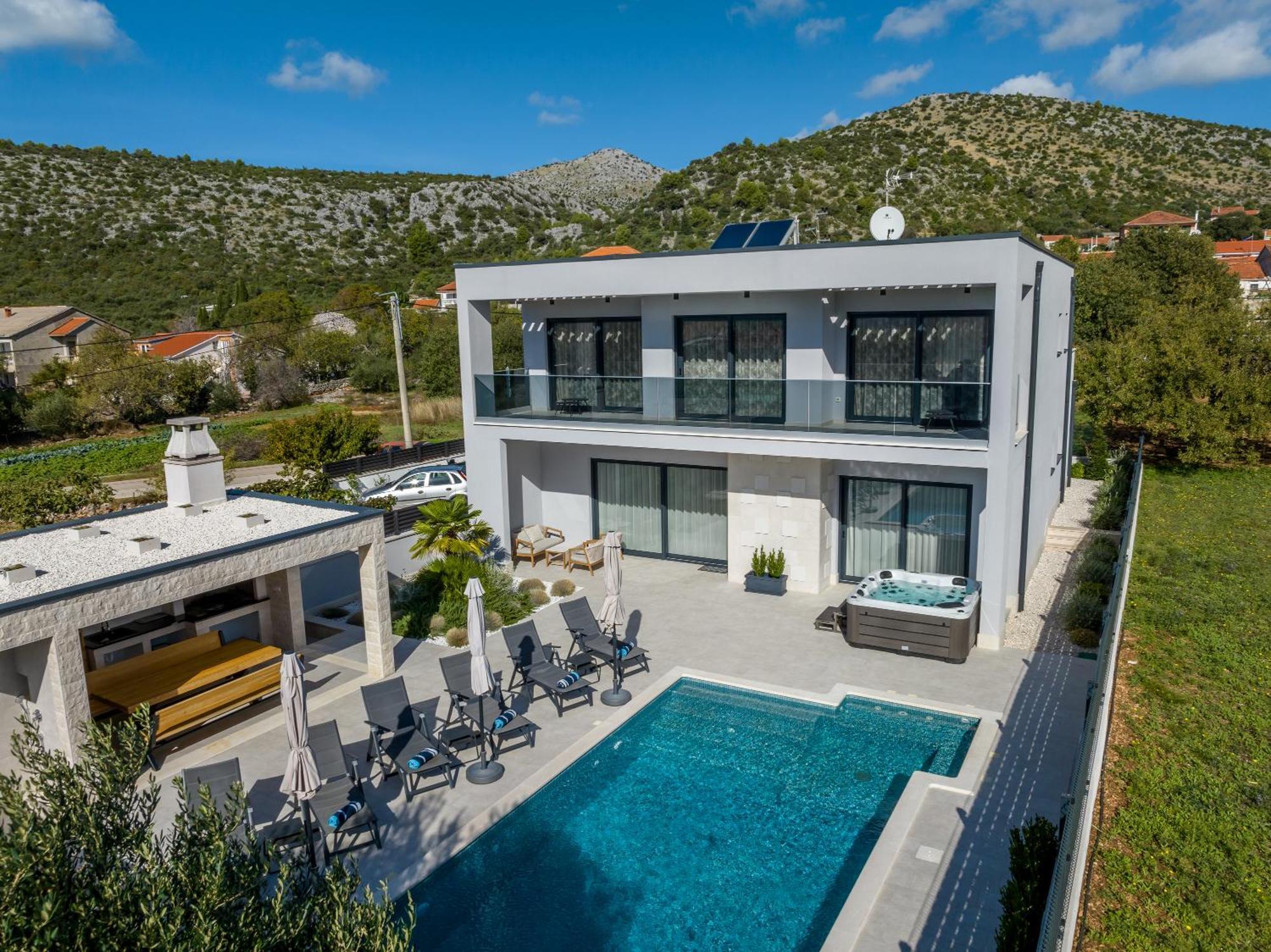 Luxury Villa Diana With Heated Pool And Jacuzzi Dograde Εξωτερικό φωτογραφία