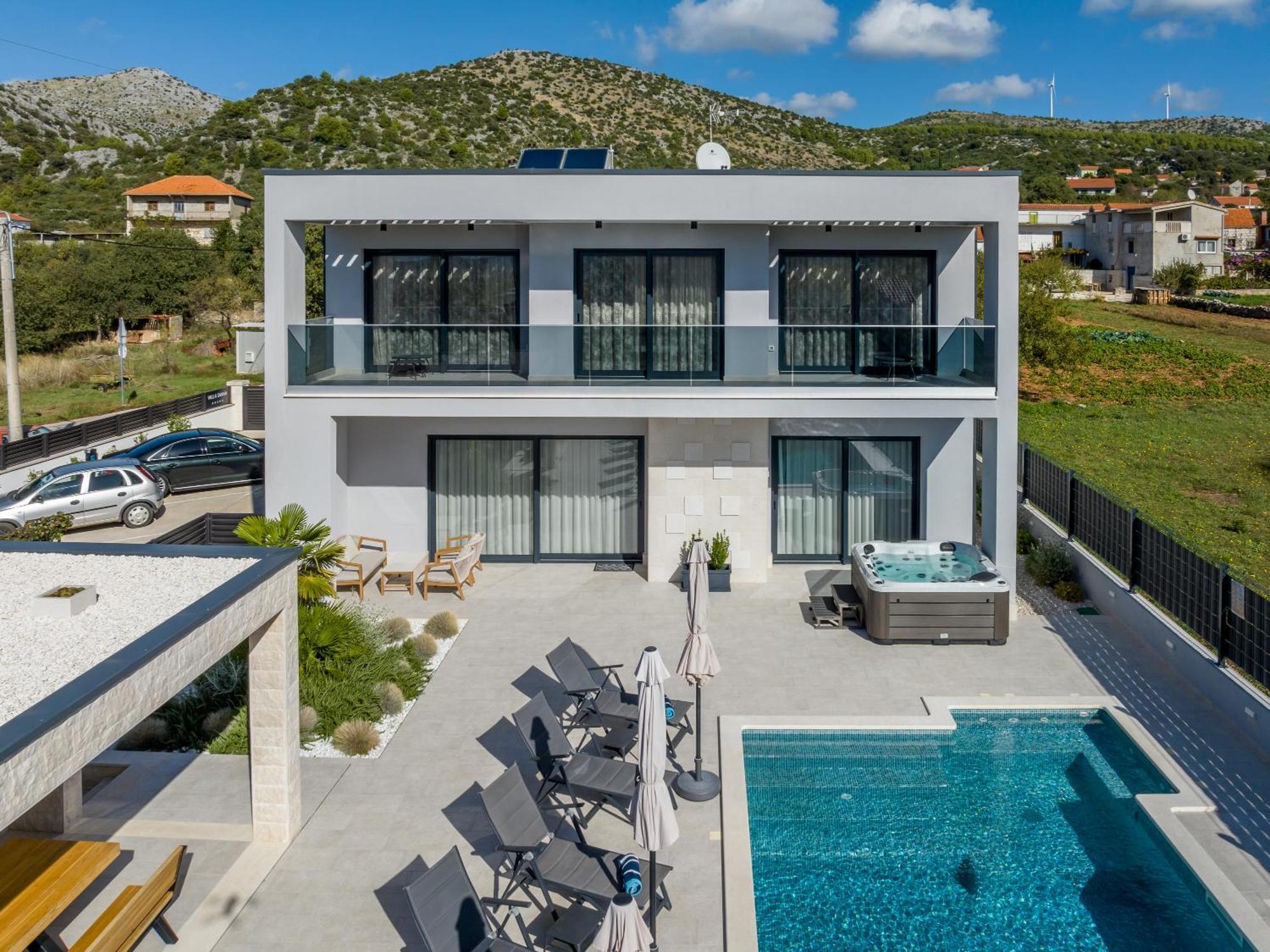 Luxury Villa Diana With Heated Pool And Jacuzzi Dograde Εξωτερικό φωτογραφία