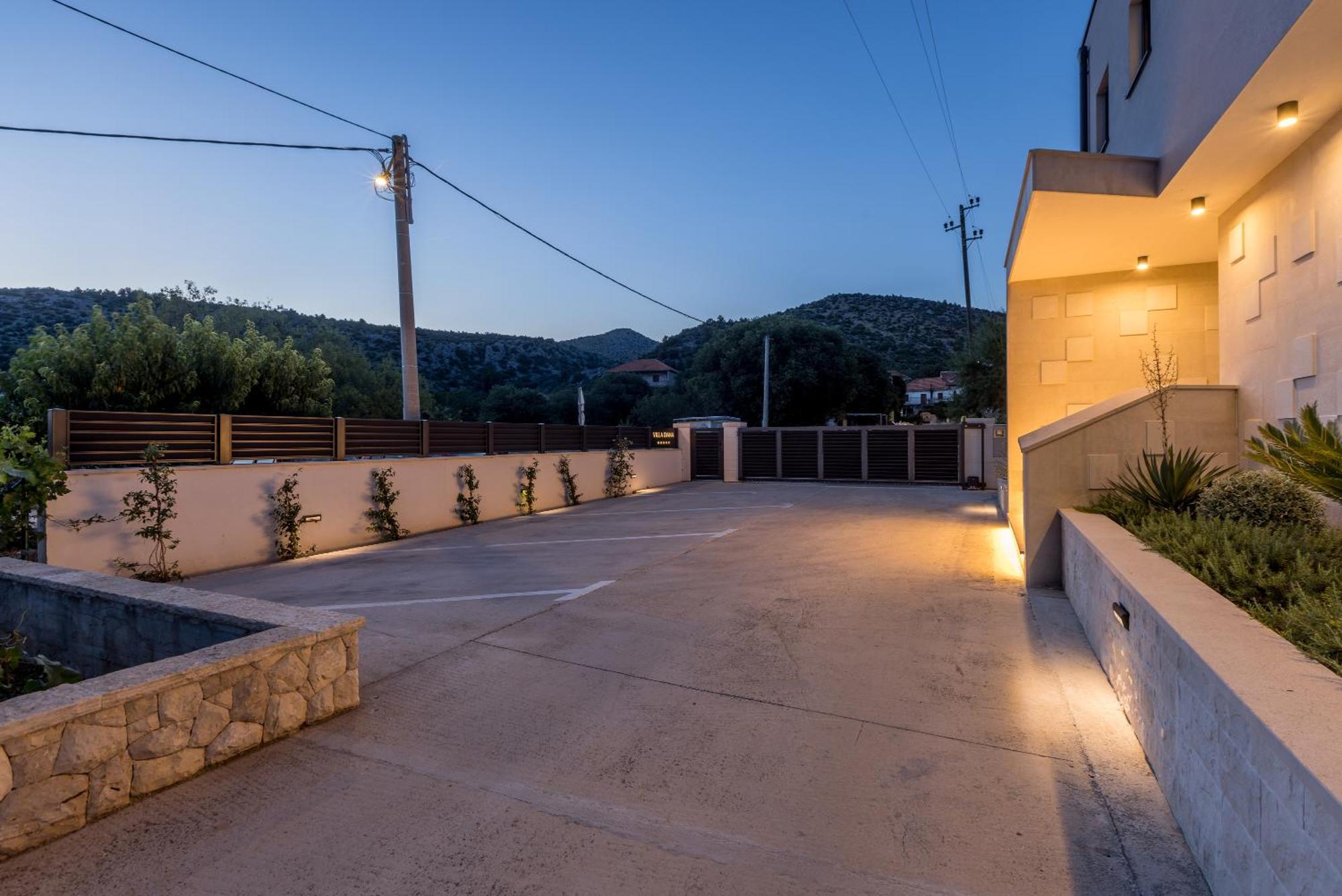 Luxury Villa Diana With Heated Pool And Jacuzzi Dograde Εξωτερικό φωτογραφία